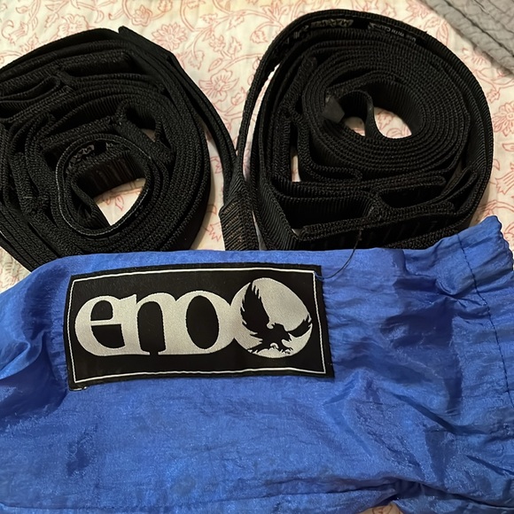 Blue and gray Eno with the carry-on bag including the straps - Picture 5 of 6